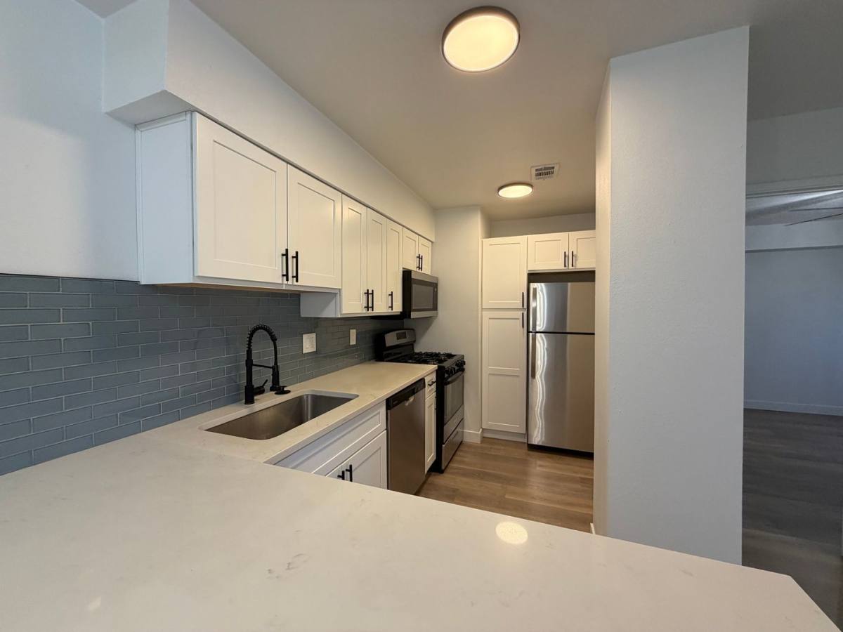 Apartment for rent at 302 E Monte Vista Rd, Phoenix, AZ 85004