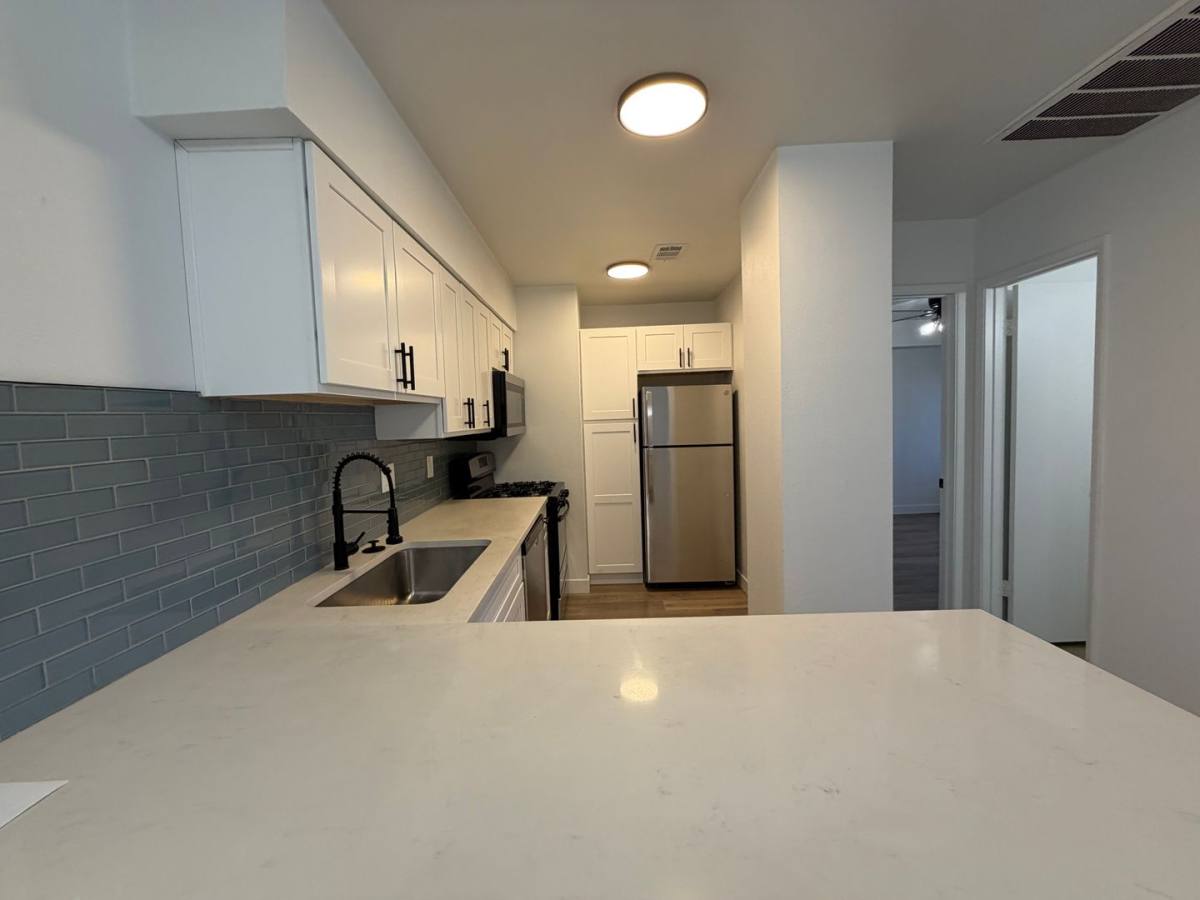 Apartment for rent at 302 E Monte Vista Rd, Phoenix, AZ 85004