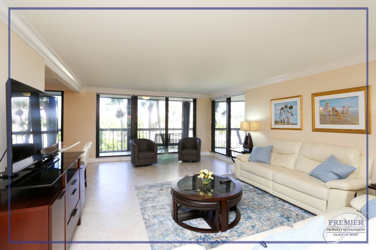 Apartment for rent at 4551 Gulf Shore Blvd N, Naples, FL 34103
