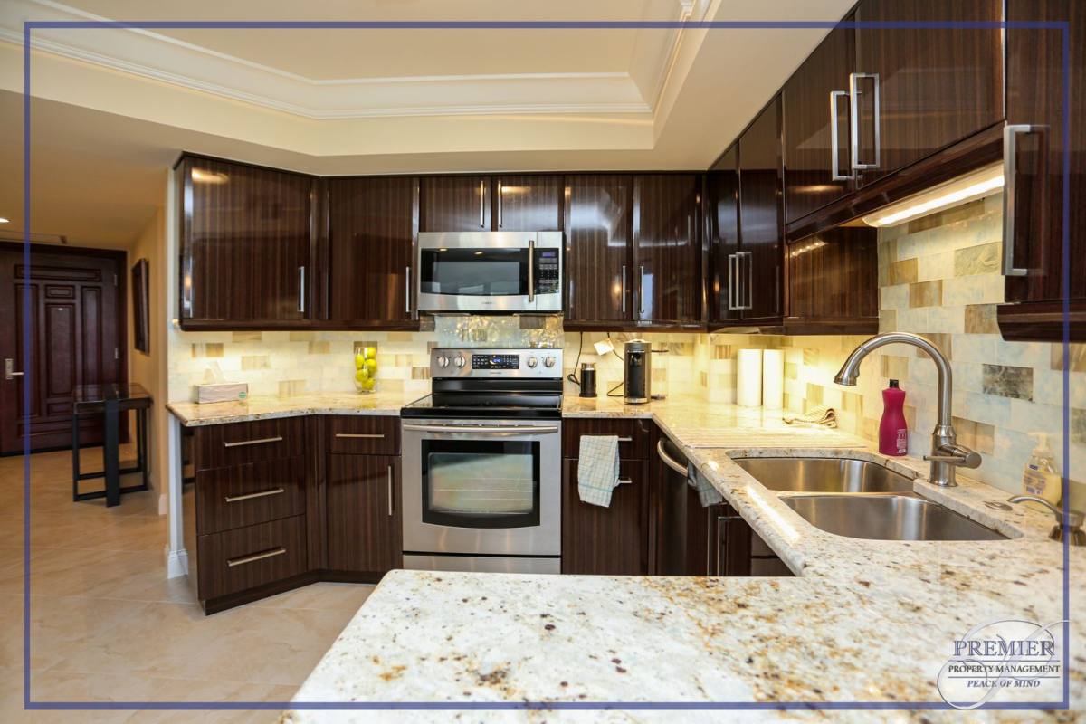 Apartment for rent at 4551 Gulf Shore Blvd N, Naples, FL 34103
