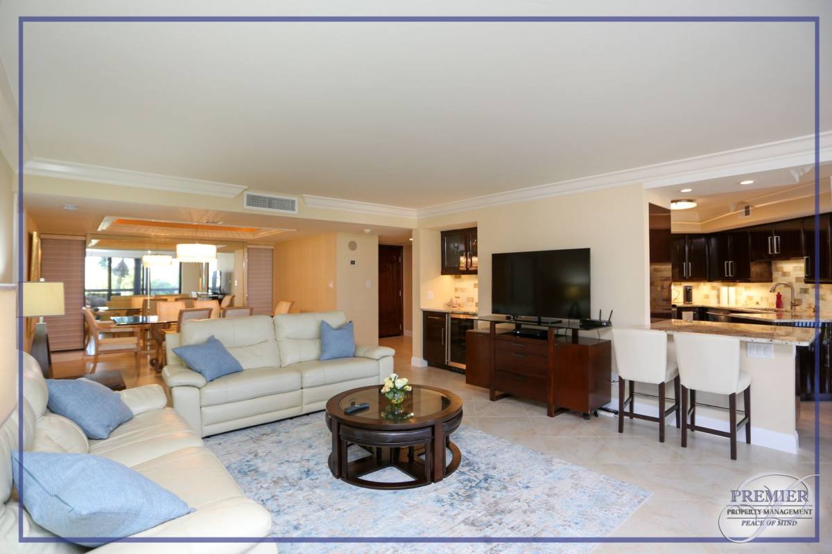 Apartment for rent at 4551 Gulf Shore Blvd N, Naples, FL 34103