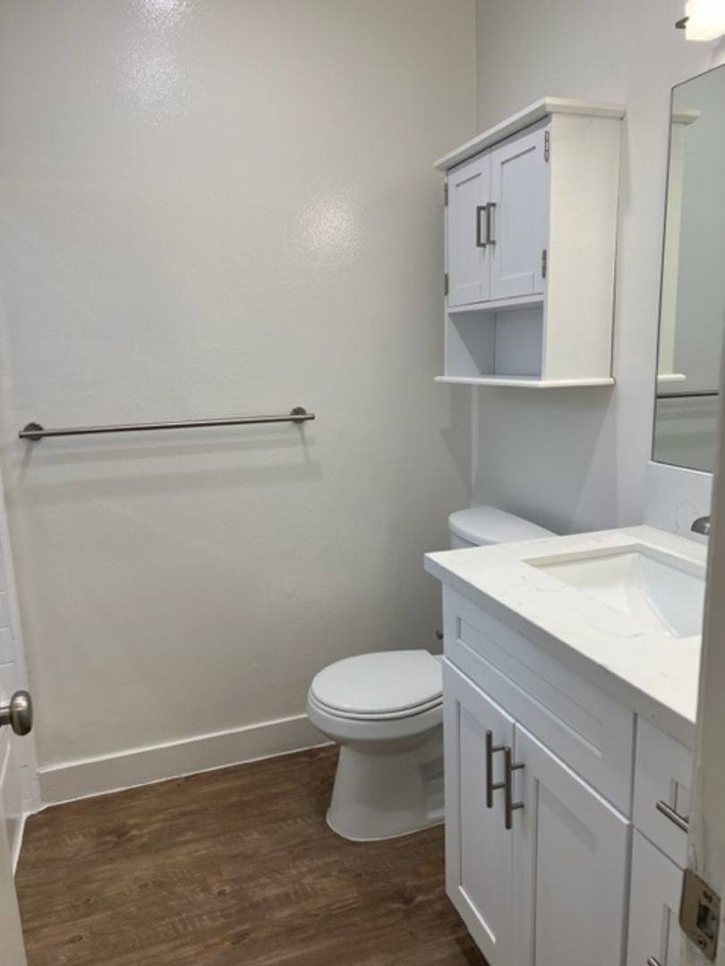 Apartment for rent at 16750 Sherman Way, Van Nuys, CA 91406