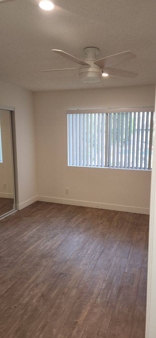 Apartment for rent at 16750 Sherman Way, Van Nuys, CA 91406