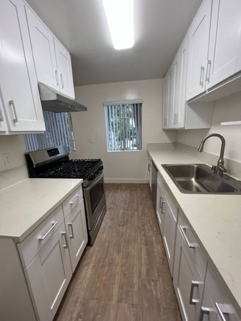 Apartment for rent at 16750 Sherman Way, Van Nuys, CA 91406