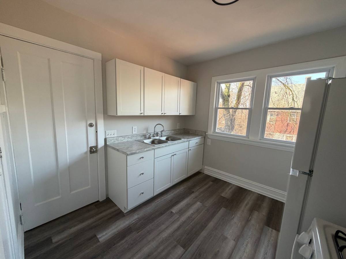 Apartment for rent at 14102 Glenside Ave, Cleveland, OH 44110