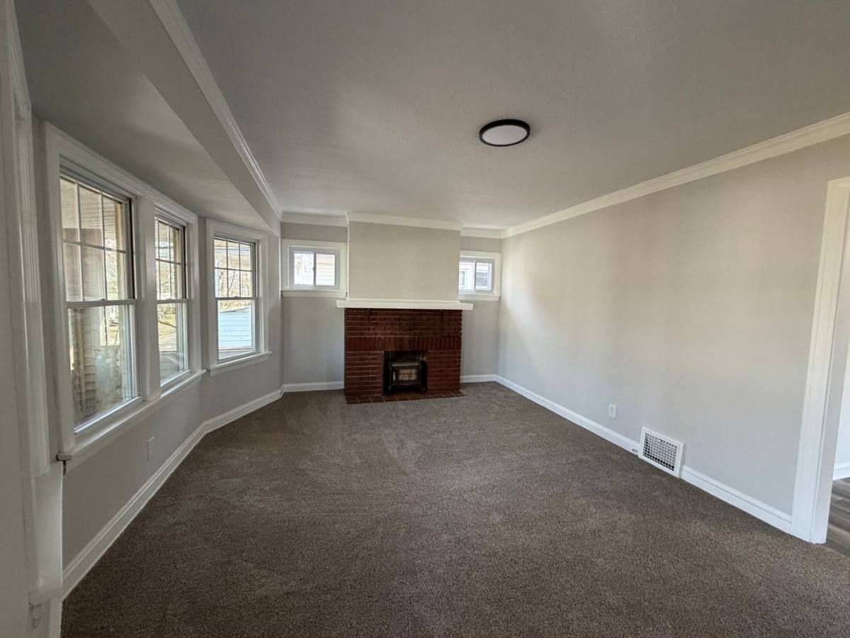 Apartment for rent at 14102 Glenside Ave, Cleveland, OH 44110