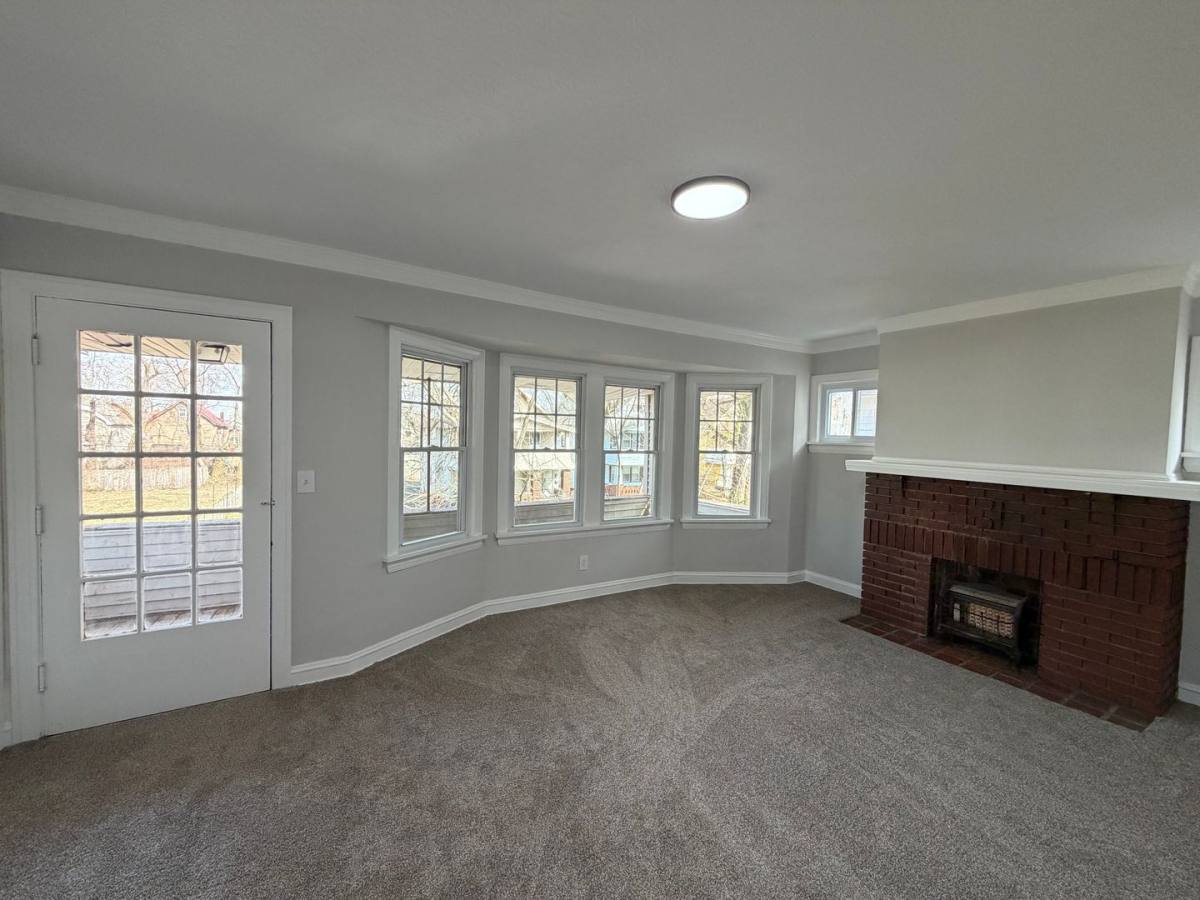 Apartment for rent at 14102 Glenside Ave, Cleveland, OH 44110