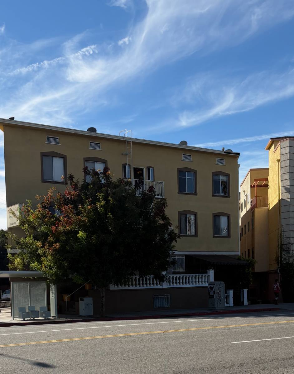 Apartment for rent at 2002 W Sunset Blvd, Los Angeles, CA 90026