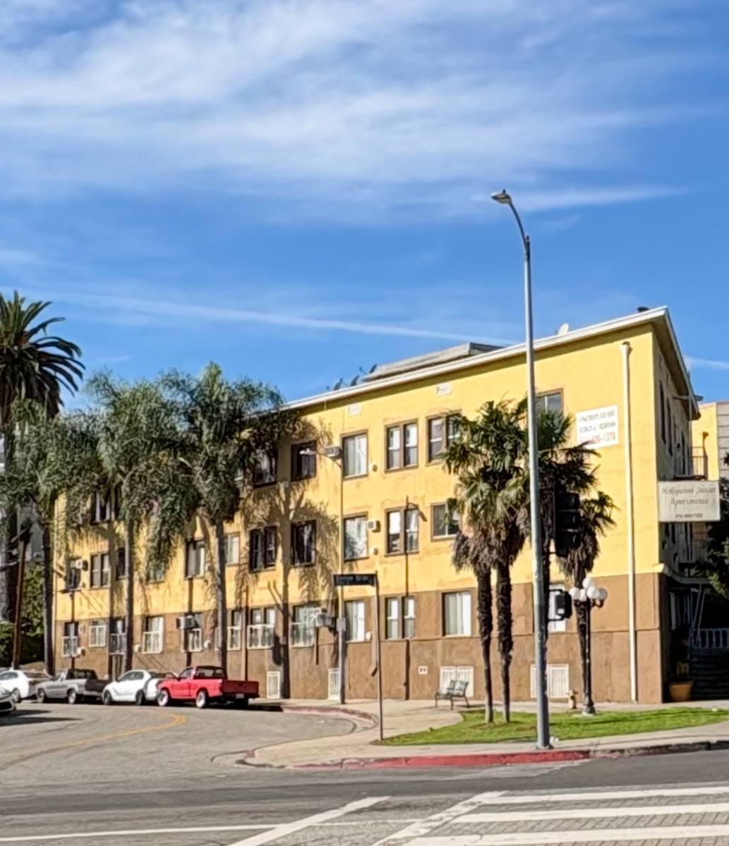 Apartment for rent at 2002 W Sunset Blvd, Los Angeles, CA 90026