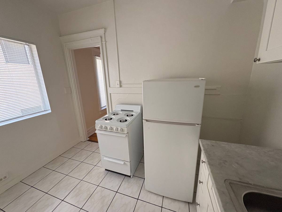 Apartment for rent at 2002 W Sunset Blvd, Los Angeles, CA 90026