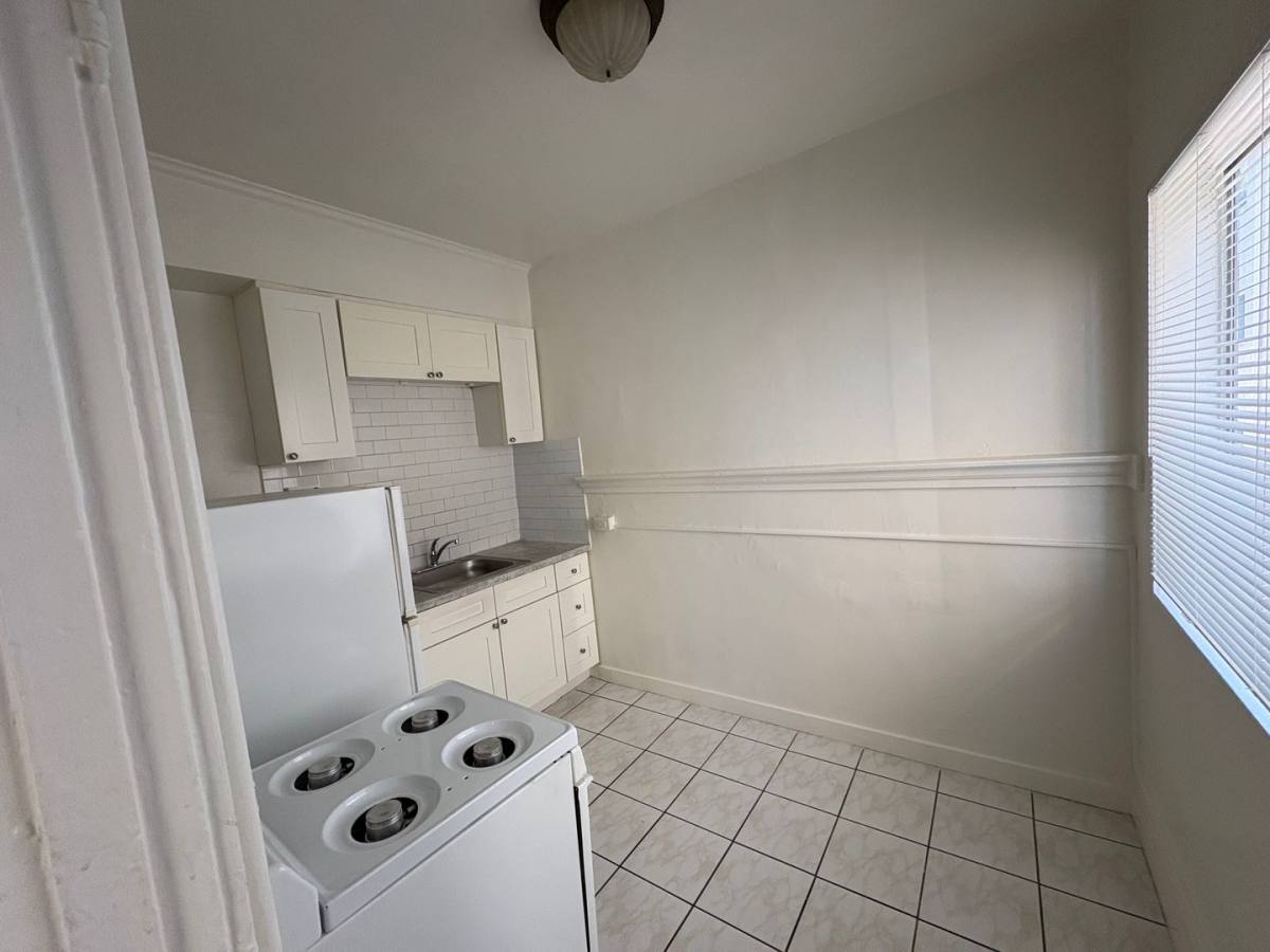 Apartment for rent at 2002 W Sunset Blvd, Los Angeles, CA 90026