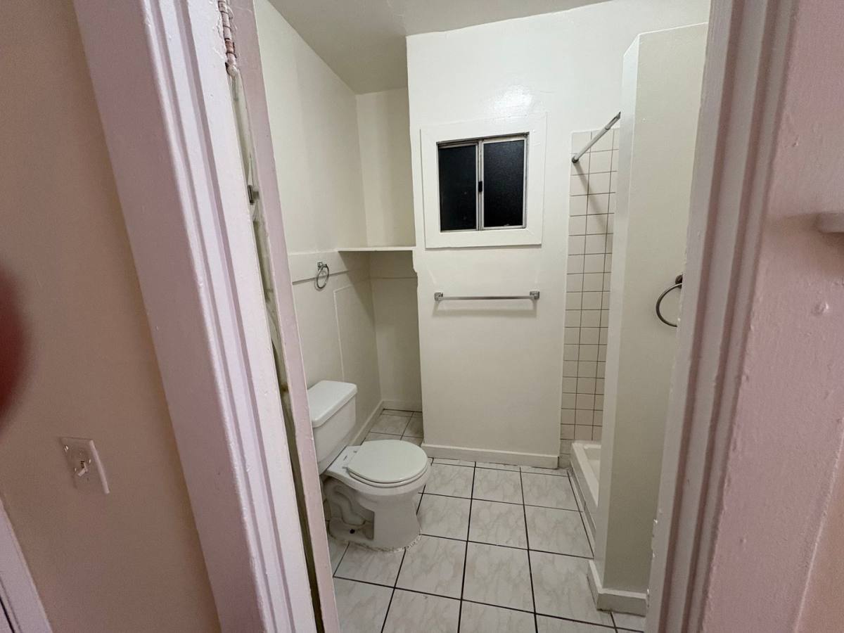 Apartment for rent at 2002 W Sunset Blvd, Los Angeles, CA 90026