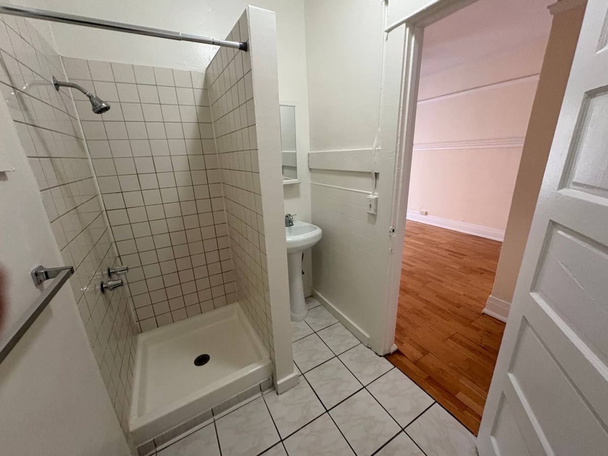 Apartment for rent at 2002 W Sunset Blvd, Los Angeles, CA 90026