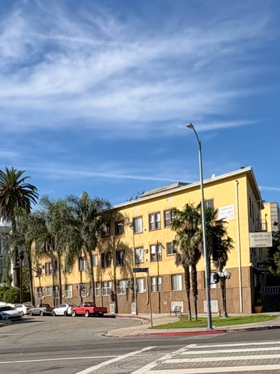 Apartment for rent at 2002 W Sunset Blvd, Los Angeles, CA 90026