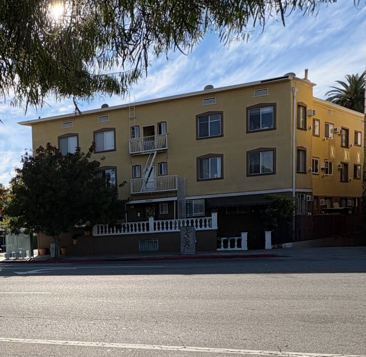 Apartment for rent at 2002 W Sunset Blvd, Los Angeles, CA 90026