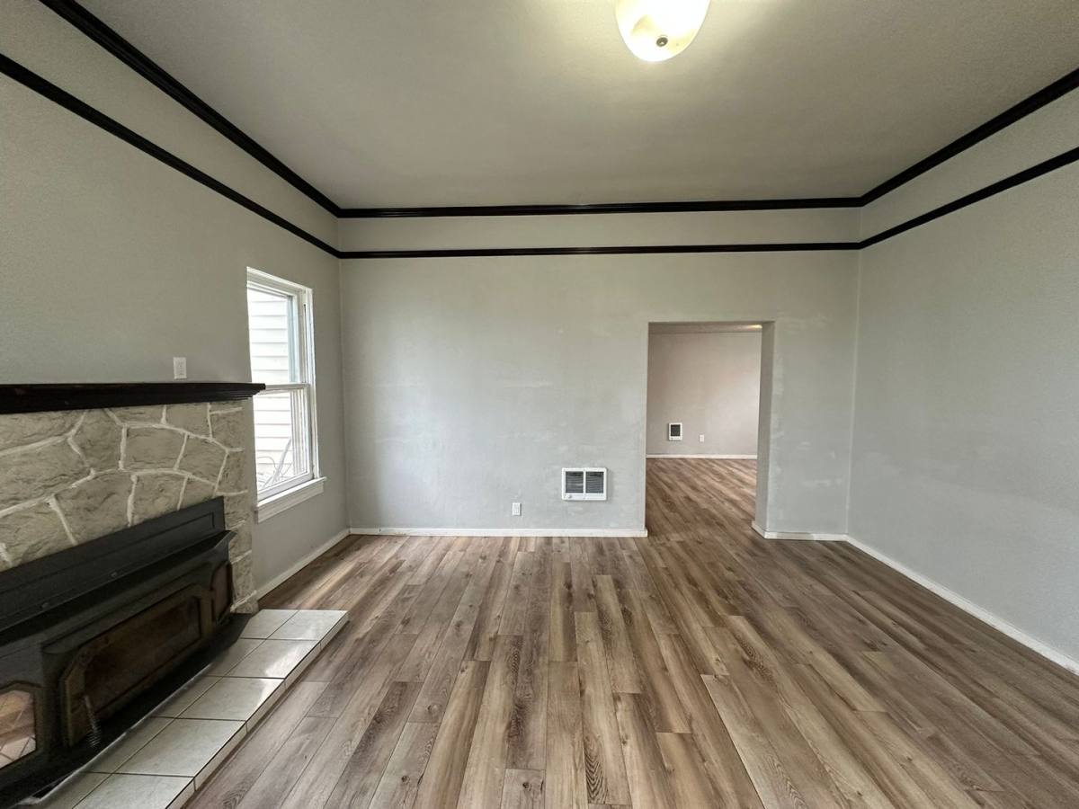 Apartment for rent at 1010 E 8th St, The Dalles, OR 97058