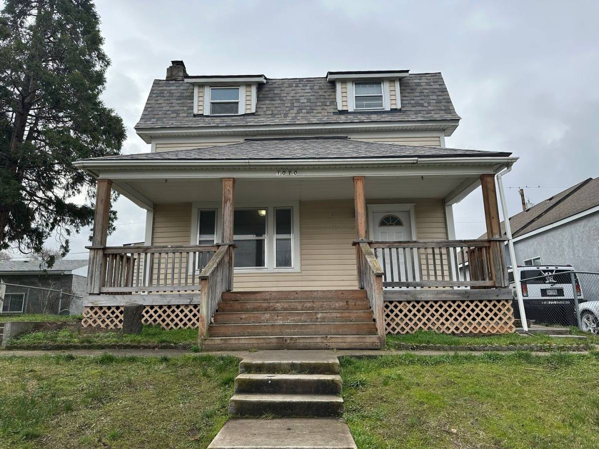 Apartment for rent at 1010 E 8th St, The Dalles, OR 97058