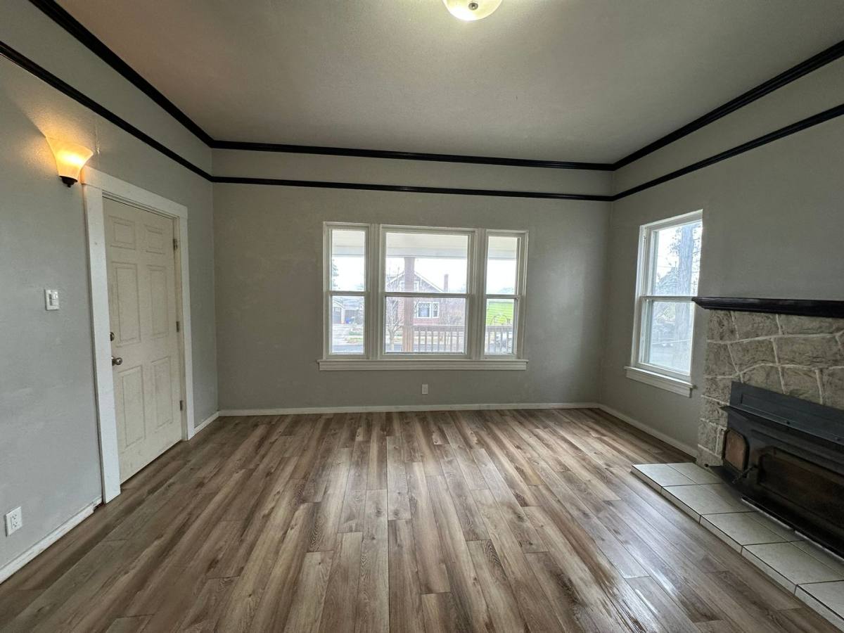 Apartment for rent at 1010 E 8th St, The Dalles, OR 97058