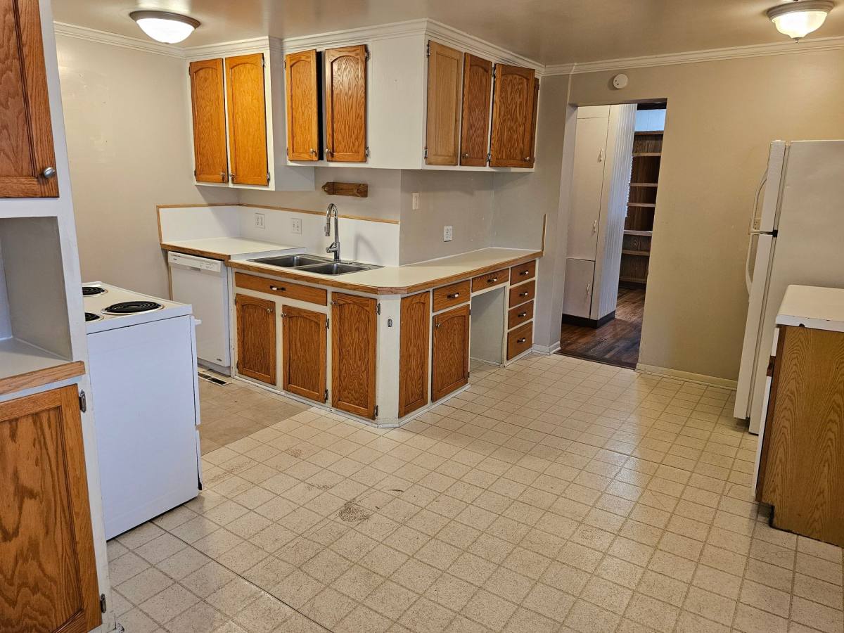 House for rent at 612 11th Ave SE, Minneapolis, MN 55414