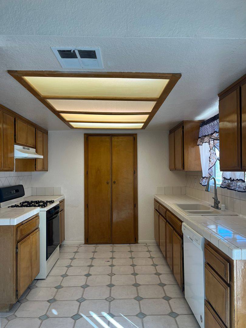 House for rent at 16413 Solvang Ave, Victorville, CA 92394