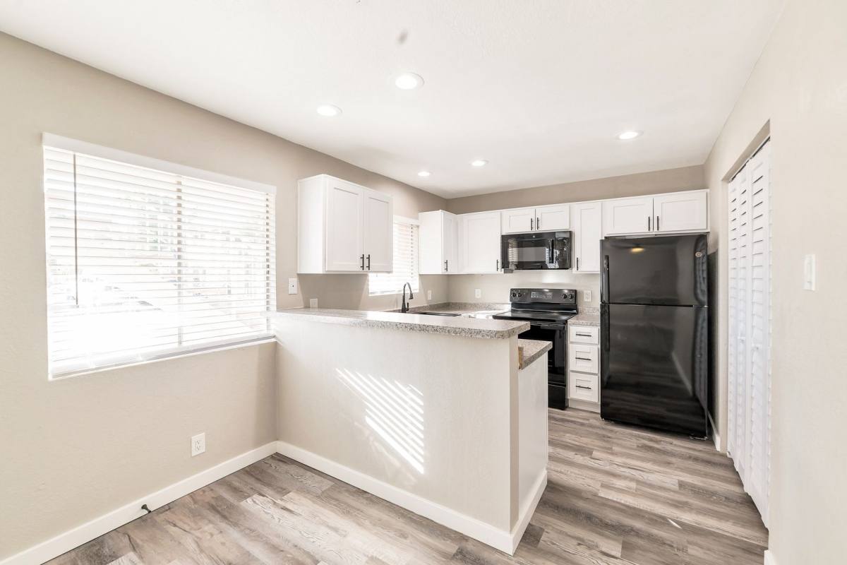 Apartment for rent at 2726 E Beck Lane, Phoenix, AZ 85032