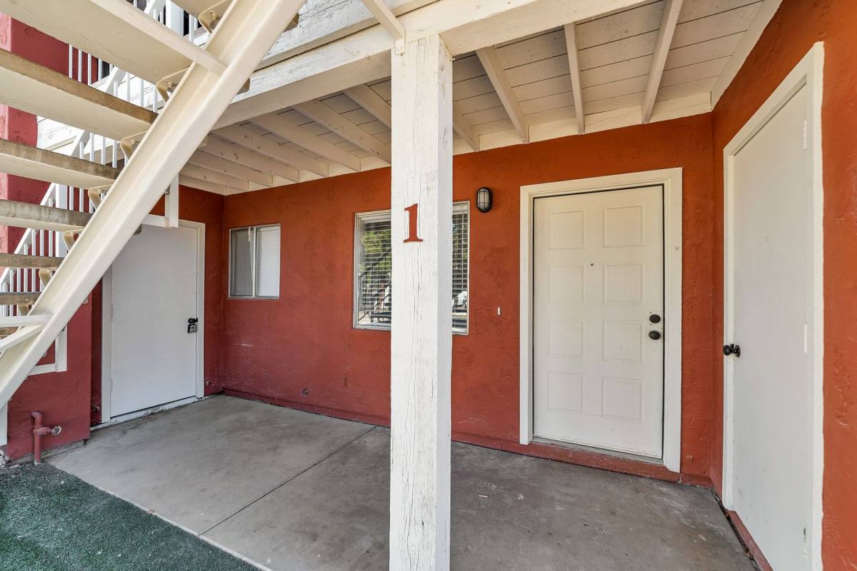 Apartment for rent at 2726 E Beck Lane, Phoenix, AZ 85032