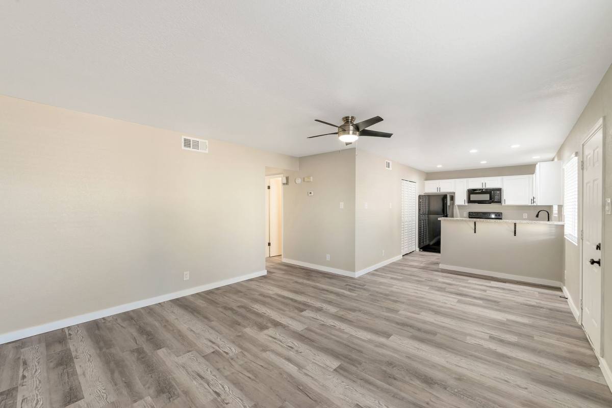 Apartment for rent at 2726 E Beck Lane, Phoenix, AZ 85032