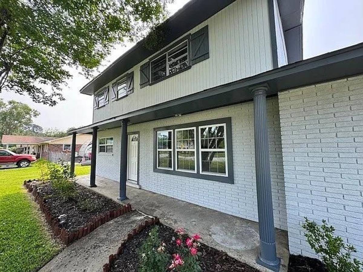 House for rent at 203 N Lake Dr, Brunswick, GA 31525
