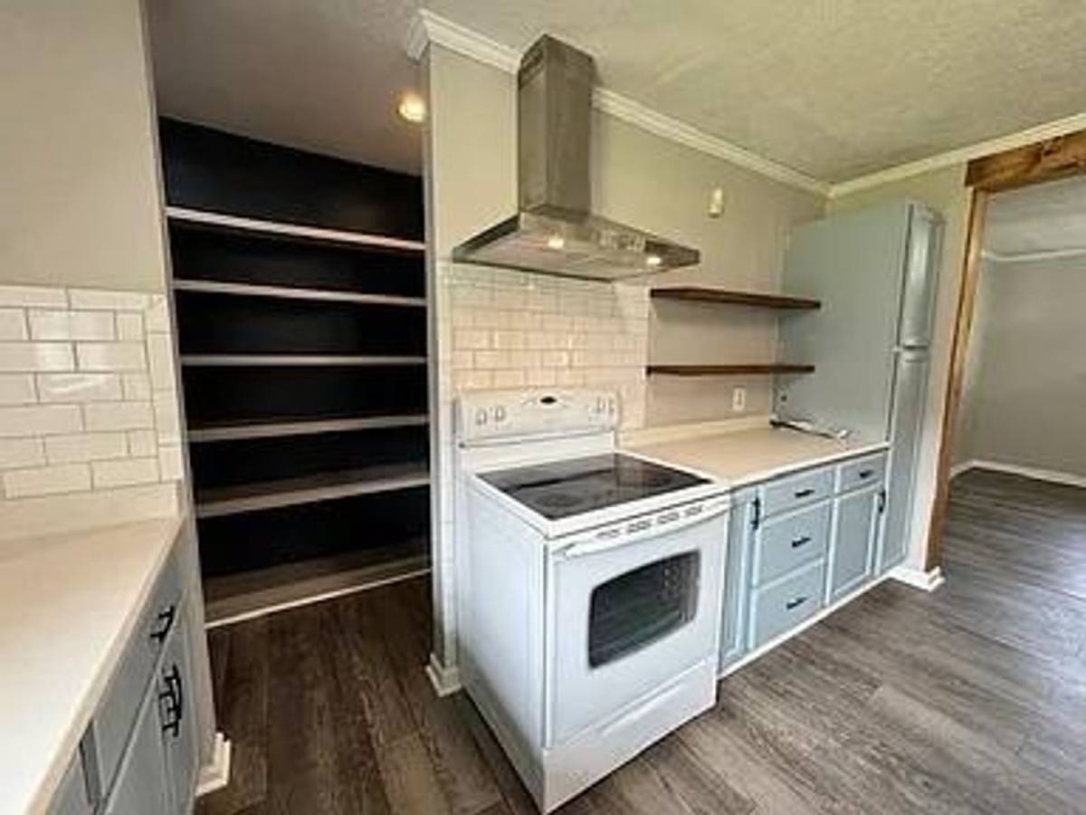 House for rent at 203 N Lake Dr, Brunswick, GA 31525