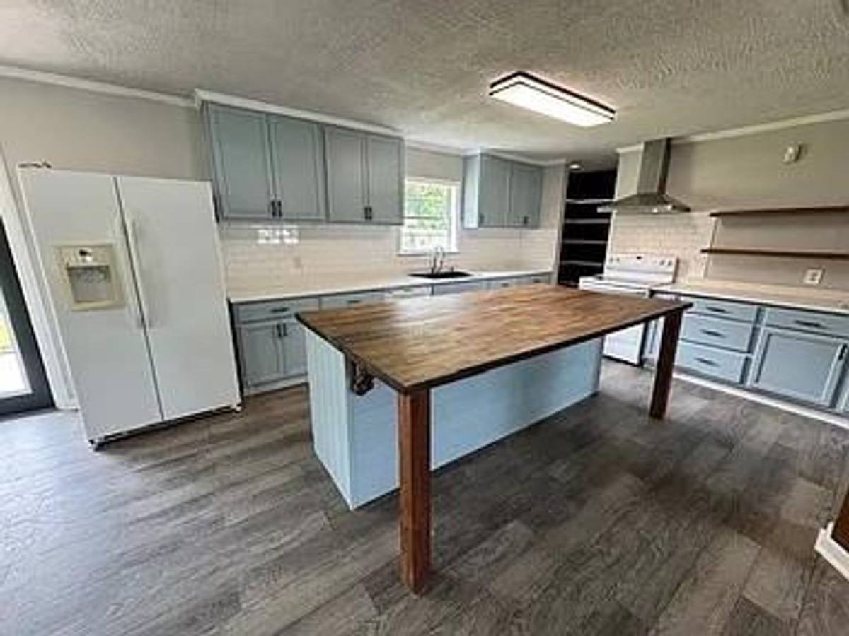 House for rent at 203 N Lake Dr, Brunswick, GA 31525