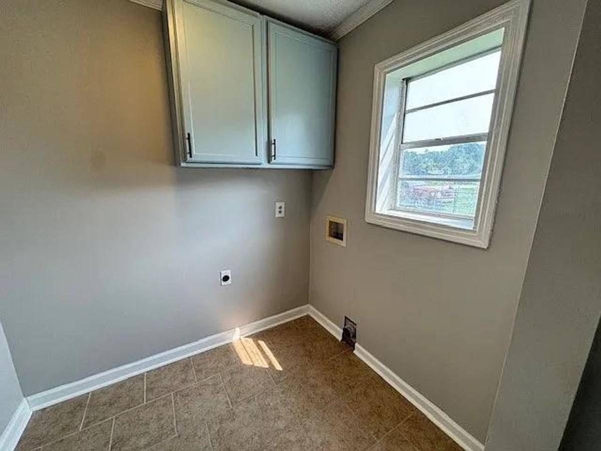 House for rent at 203 N Lake Dr, Brunswick, GA 31525