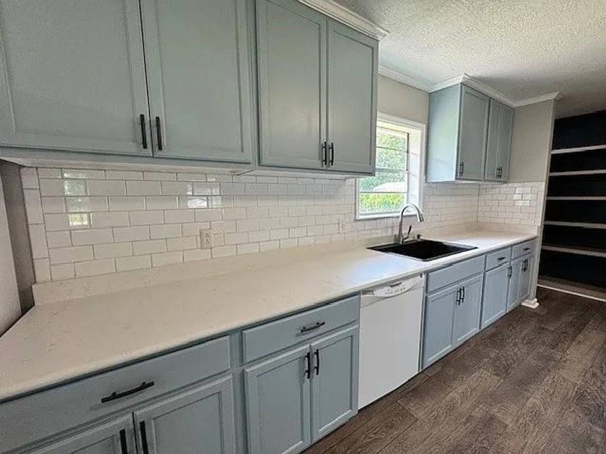 House for rent at 203 N Lake Dr, Brunswick, GA 31525