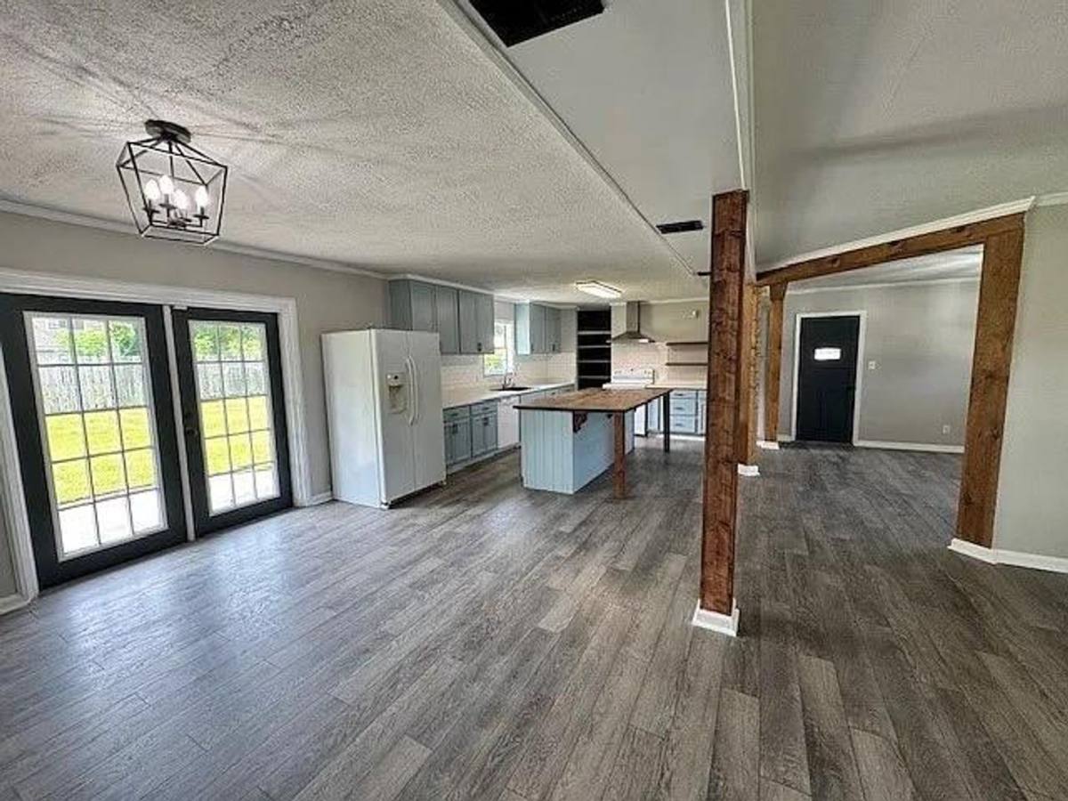 House for rent at 203 N Lake Dr, Brunswick, GA 31525