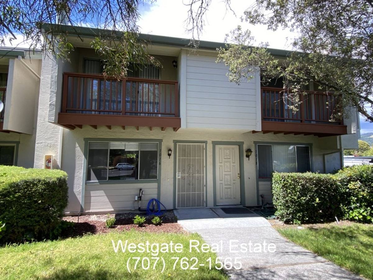 Townhouse for rent at 1016 Eleanor Ave, Rohnert Park, CA 94928