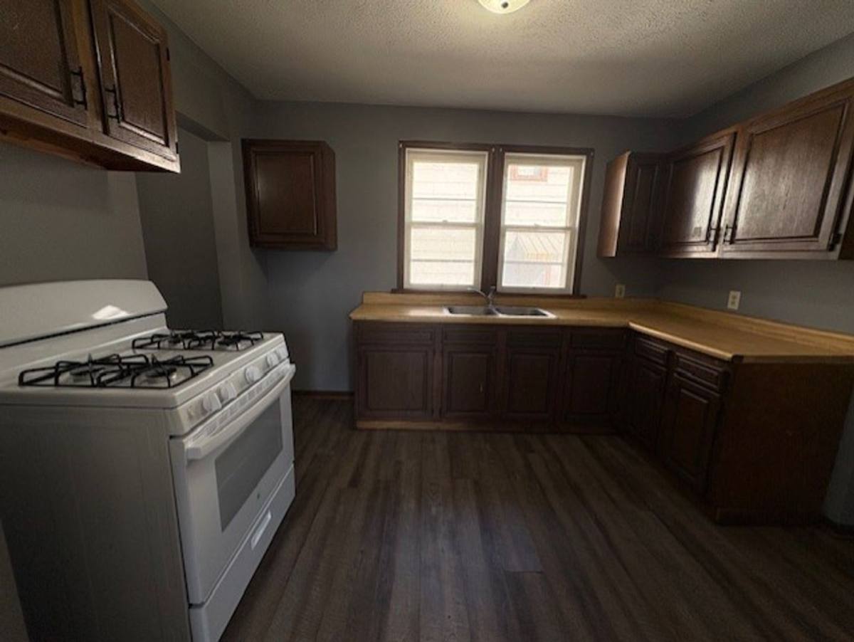 Apartment for rent at 566 Sumner St, Akron, OH 44311