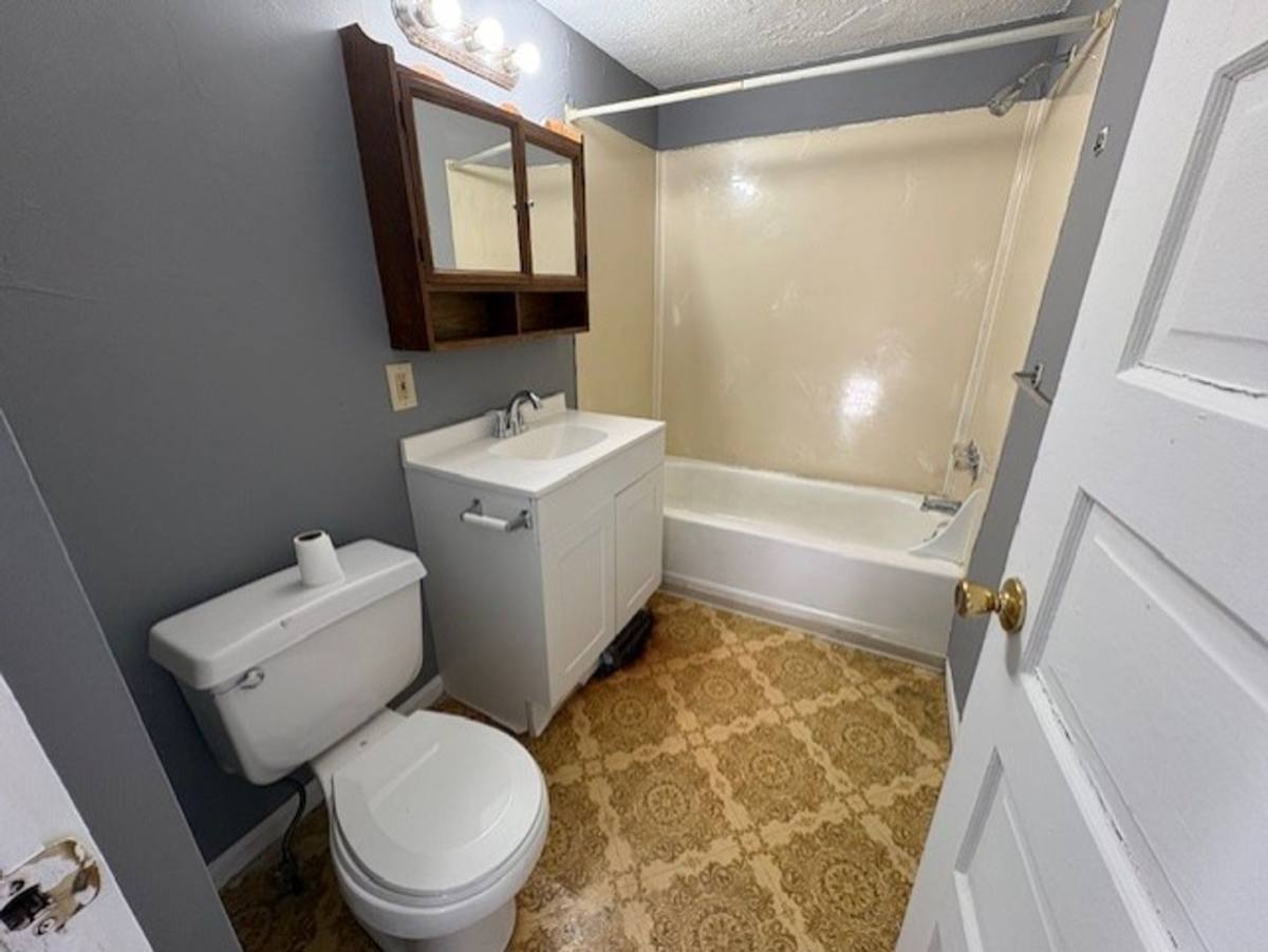 Apartment for rent at 566 Sumner St, Akron, OH 44311