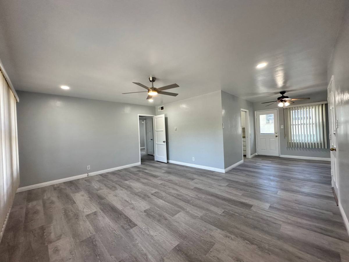 Apartment for rent at 5286 E Las Lomas St, Long Beach, CA 90815