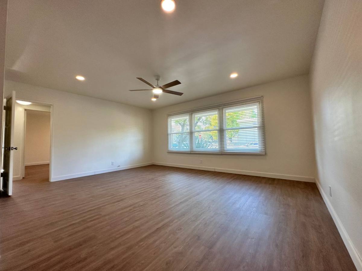 Apartment for rent at 5286 E Las Lomas St, Long Beach, CA 90815