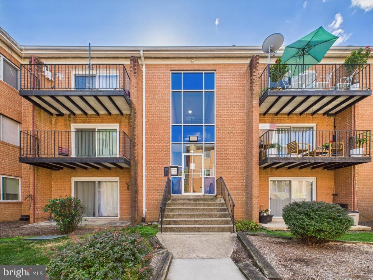Apartment for rent at 3404 25th St S, Arlington, VA 22206