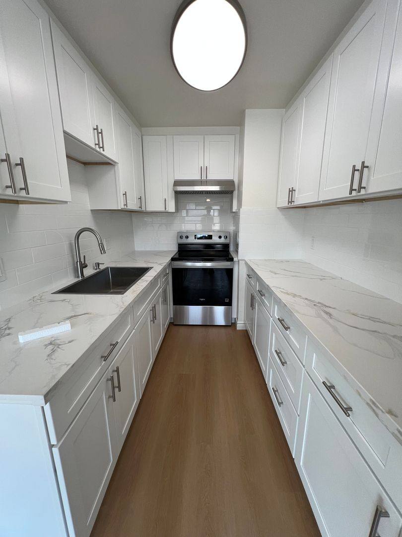 Apartment for rent at 200 S Mariposa Ave, Los Angeles, CA 90004