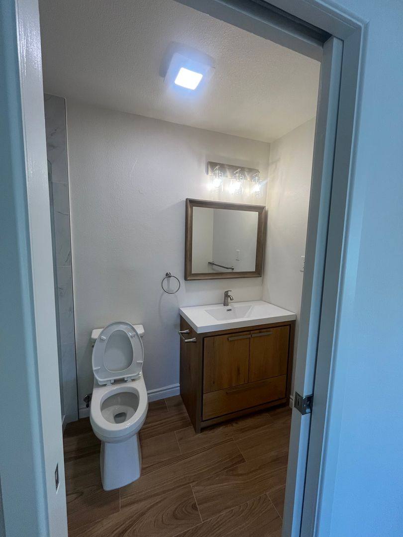Apartment for rent at 200 S Mariposa Ave, Los Angeles, CA 90004