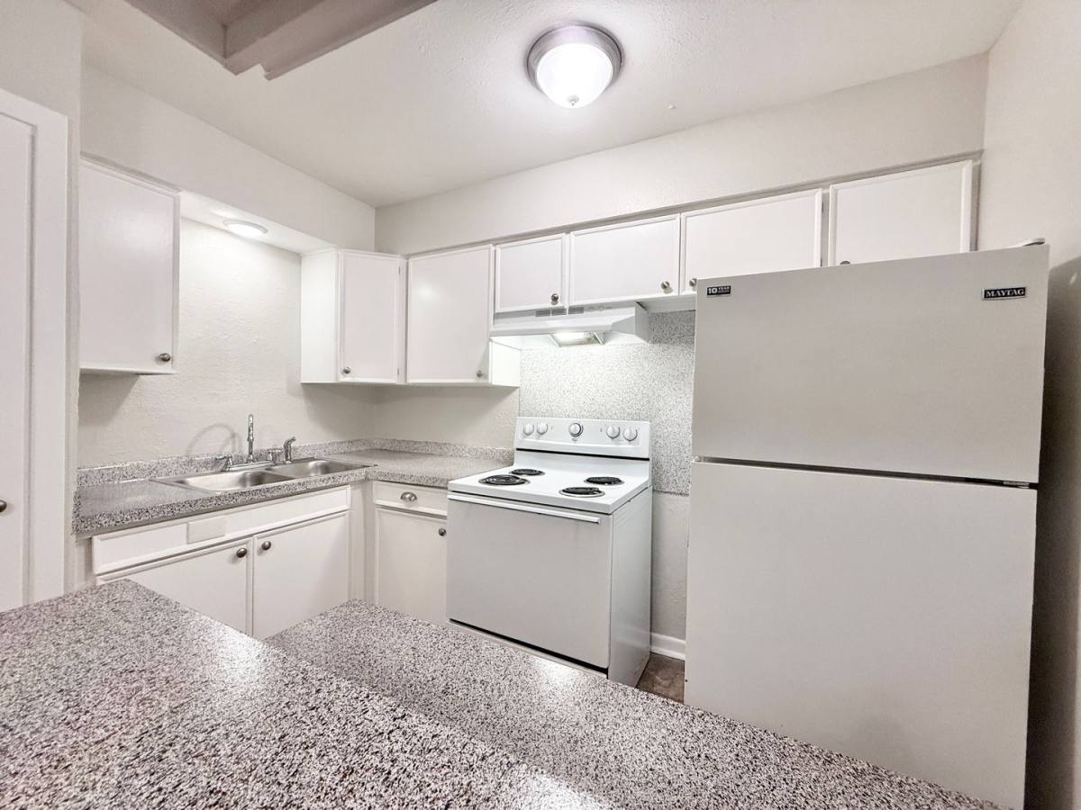 Apartment for rent at 201 S Kaysie St, Angleton, TX 77515