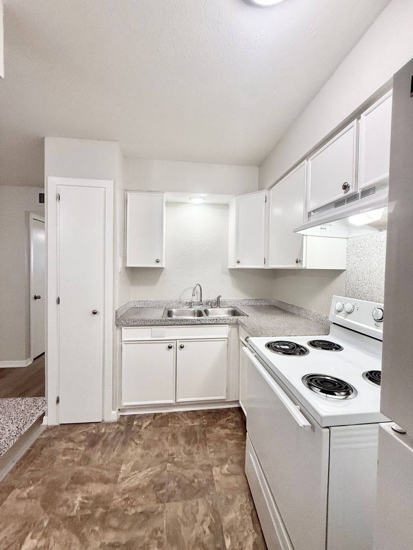 Apartment for rent at 201 S Kaysie St, Angleton, TX 77515