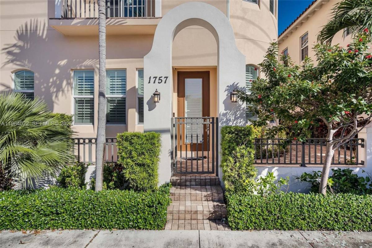 House for rent at 1757 NE 9th St, Fort Lauderdale, FL 33304