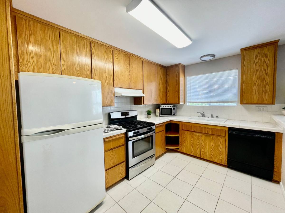 Apartment for rent at 3552 Front St, San Diego, CA 92103