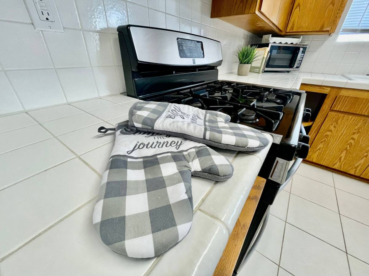 Apartment for rent at 3552 Front St, San Diego, CA 92103