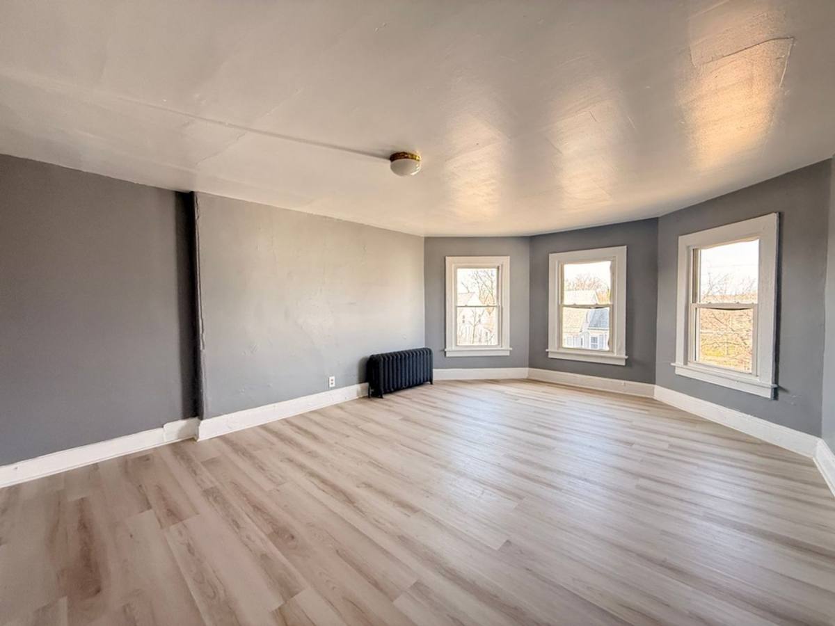 Apartment for rent at 265 N Laurel St, Bridgeton, NJ 08302