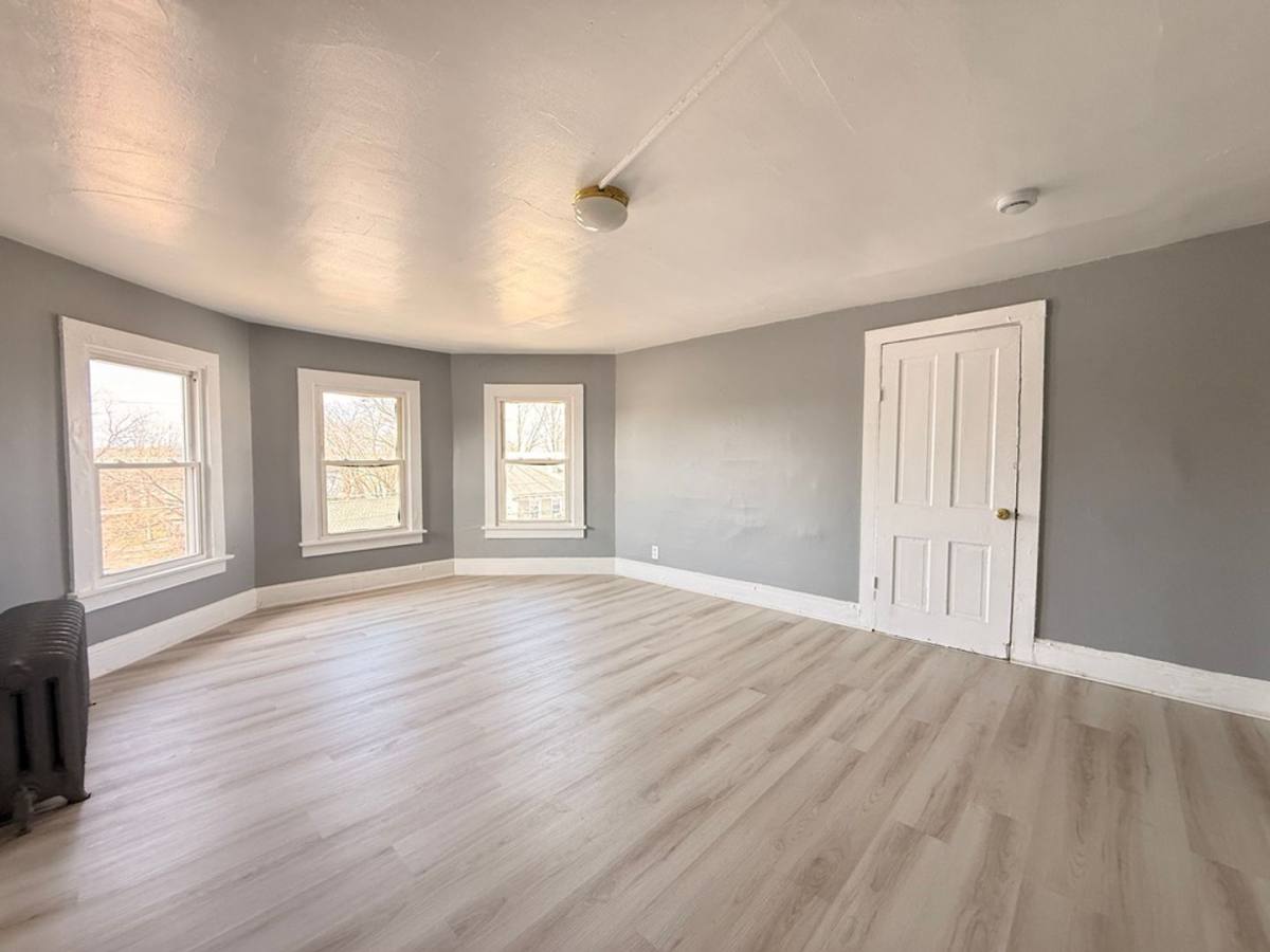 Apartment for rent at 265 N Laurel St, Bridgeton, NJ 08302