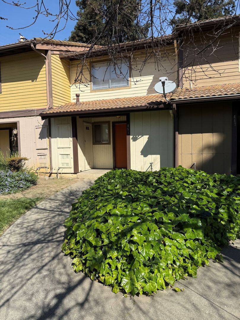 Townhouse for rent at 451 Tabor Ave, Fairfield, CA 94533