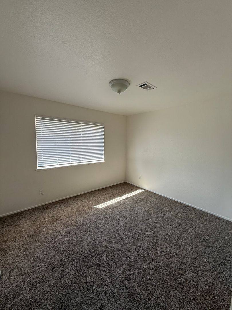 Townhouse for rent at 451 Tabor Ave, Fairfield, CA 94533